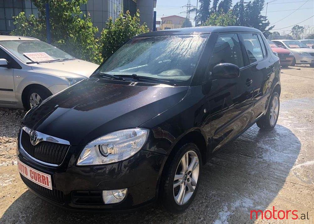 2008' Skoda Fabia photo #1