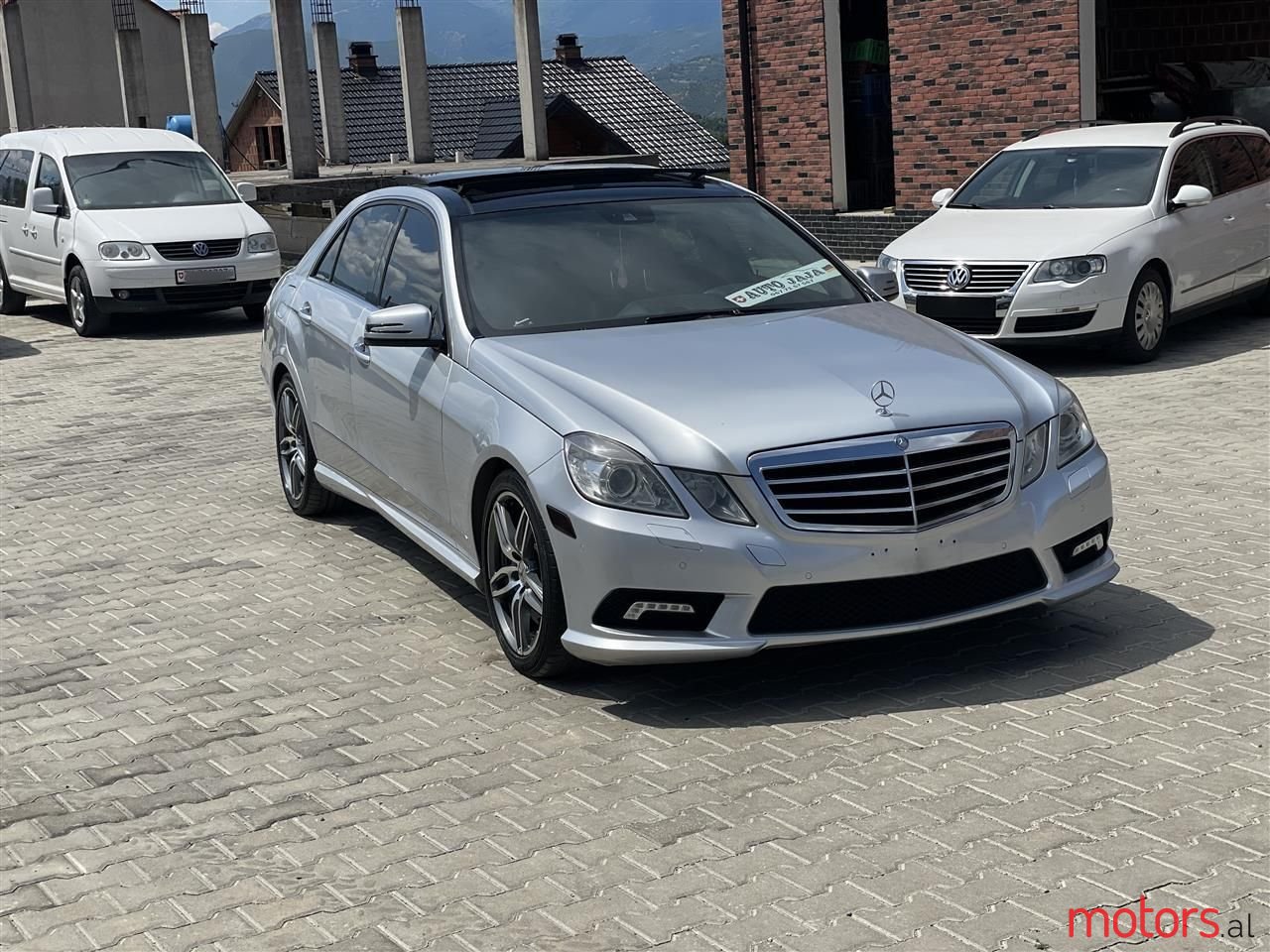 2011' Mercedes-Benz E 350 photo #2