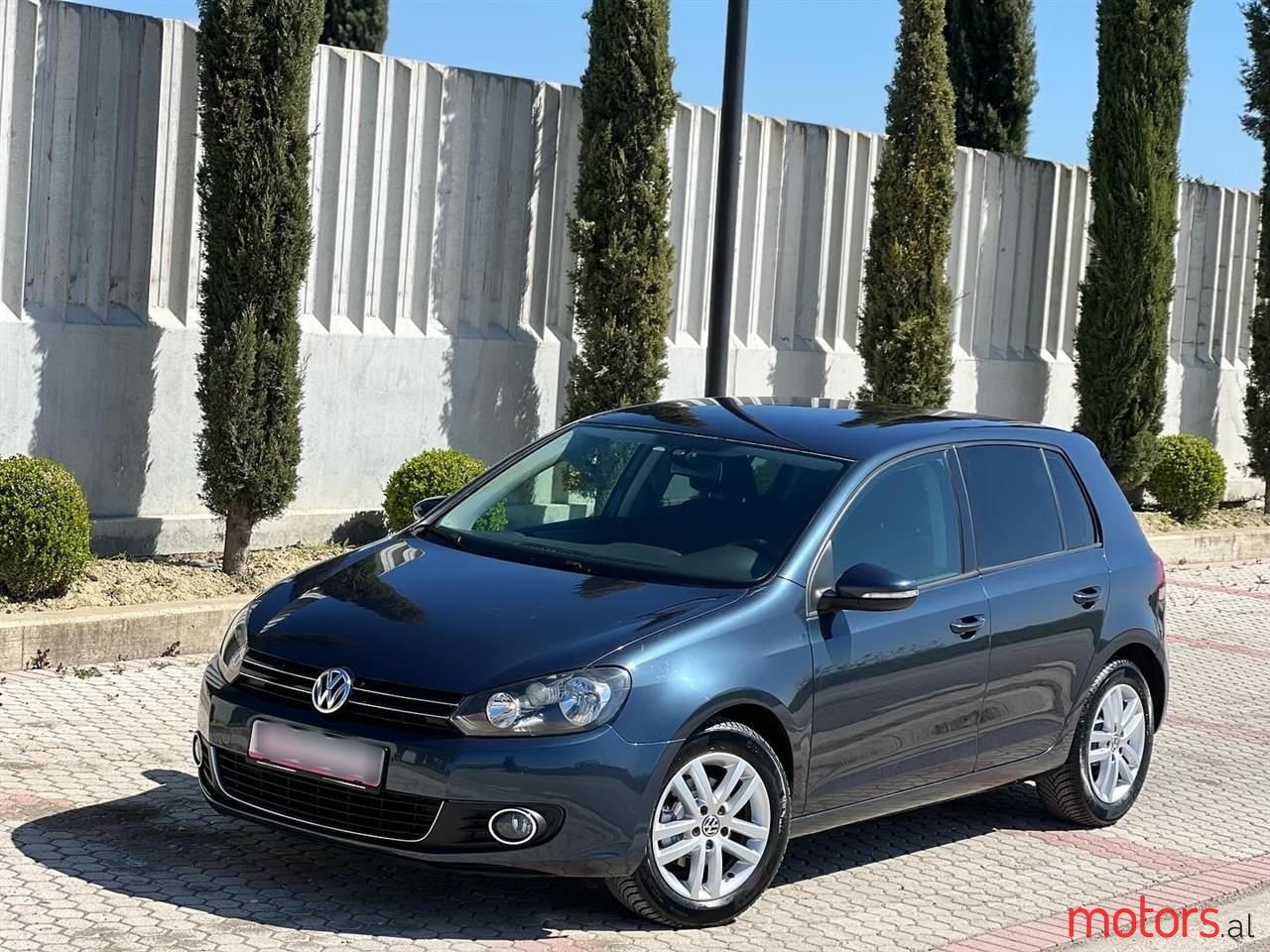2011' Volkswagen Golf photo #1