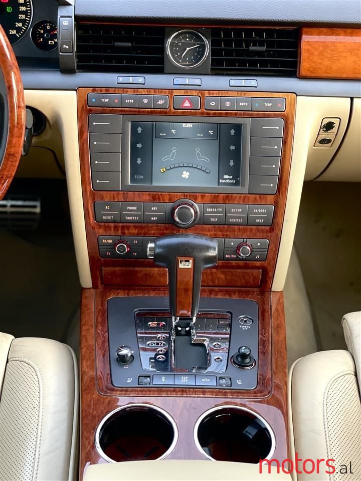 2007' Volkswagen Phaeton photo #5