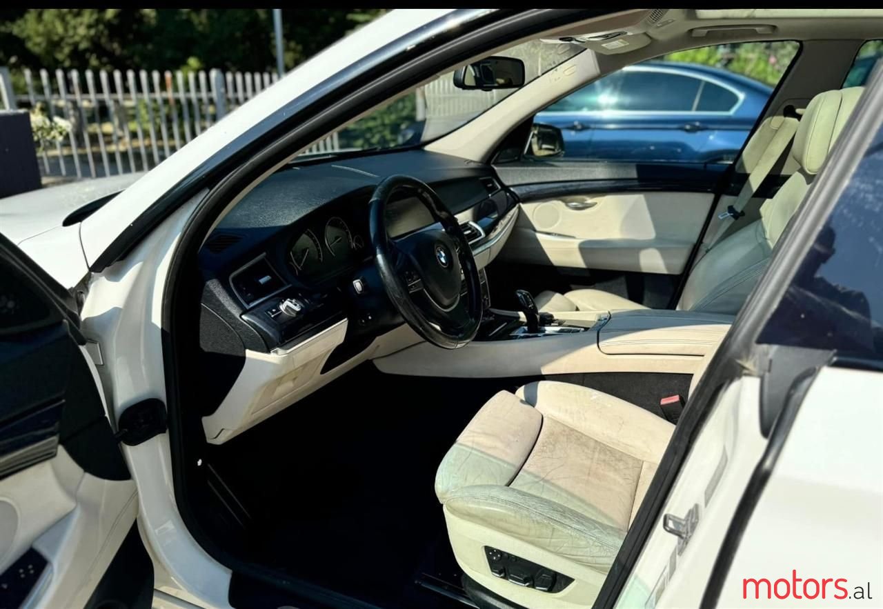 2011' BMW 550 photo #5