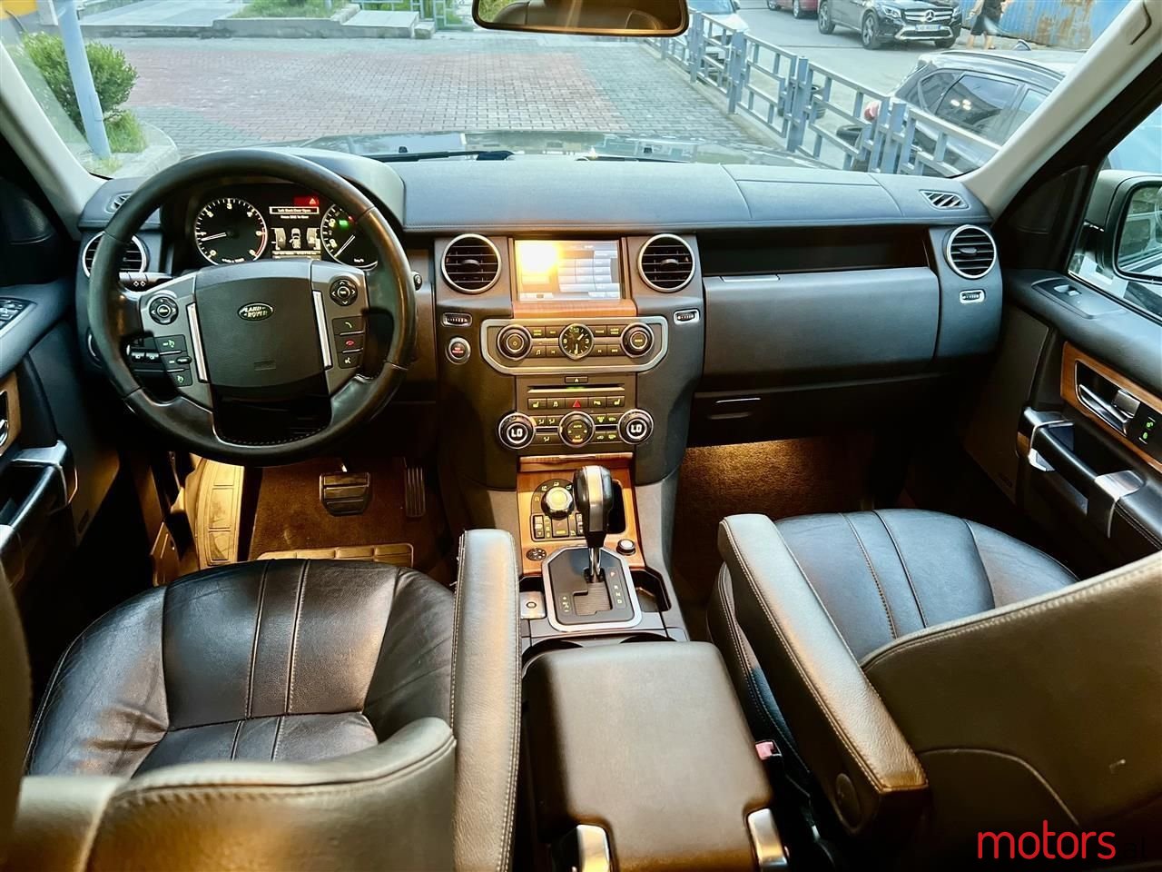 2010' Land Rover Discovery photo #6