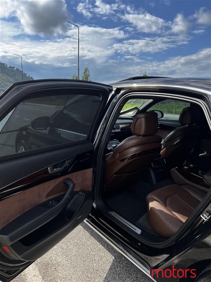 2012' Audi A8 photo #6