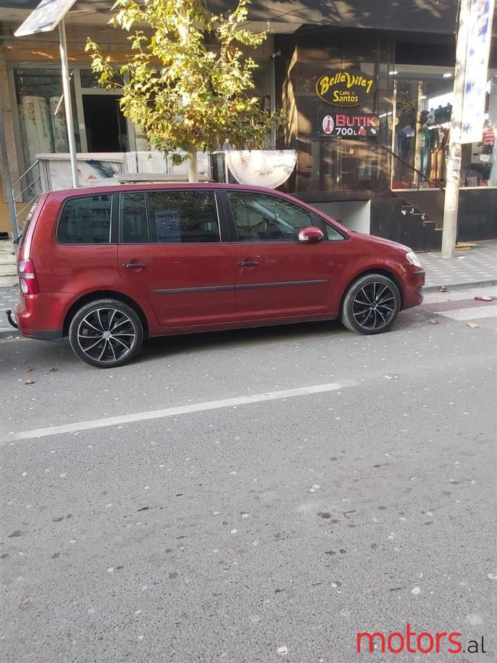 2008' Volkswagen Touran photo #1