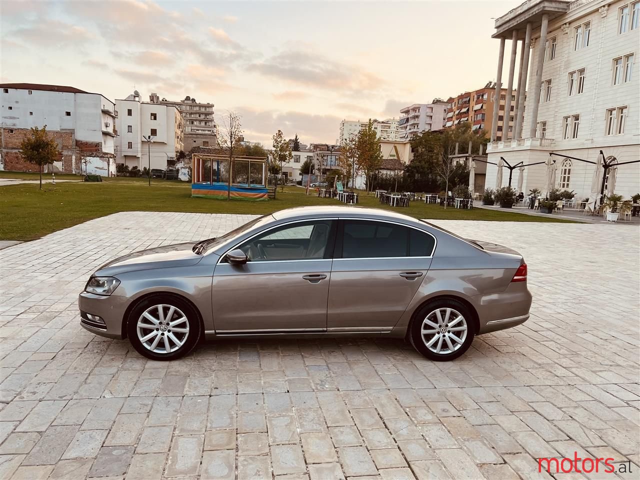 2013' Volkswagen Passat photo #6