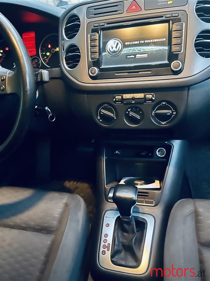 2010' Volkswagen Tiguan photo #5