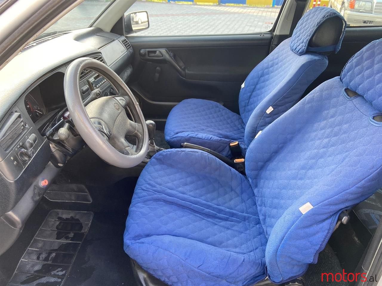 1999' Volkswagen Golf photo #2