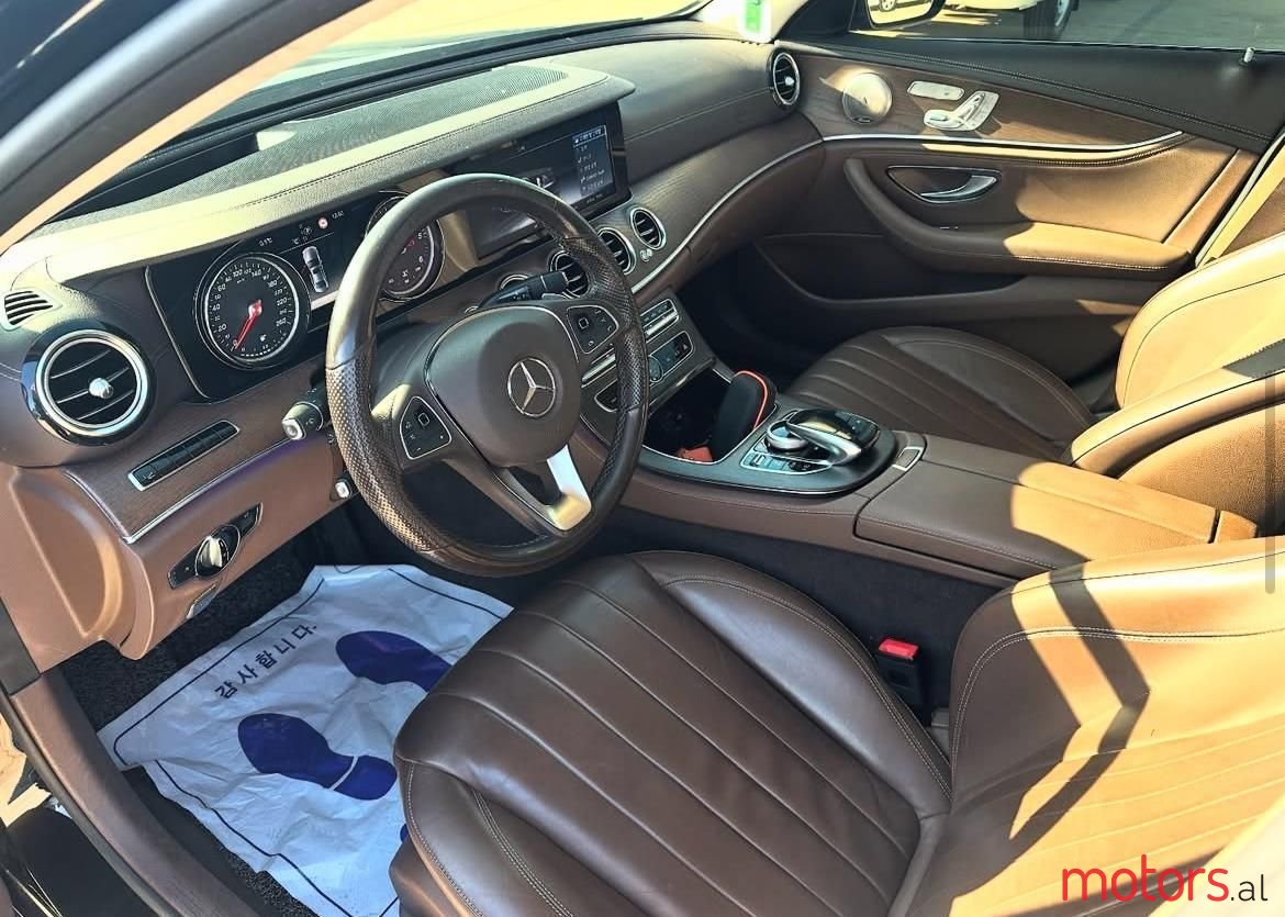 2017' Mercedes-Benz E 220 photo #1