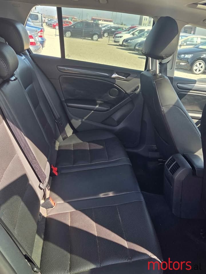 2010' Volkswagen Golf photo #5