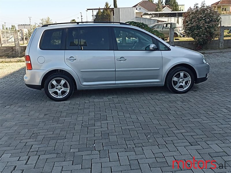 2005' Volkswagen Touran photo #3