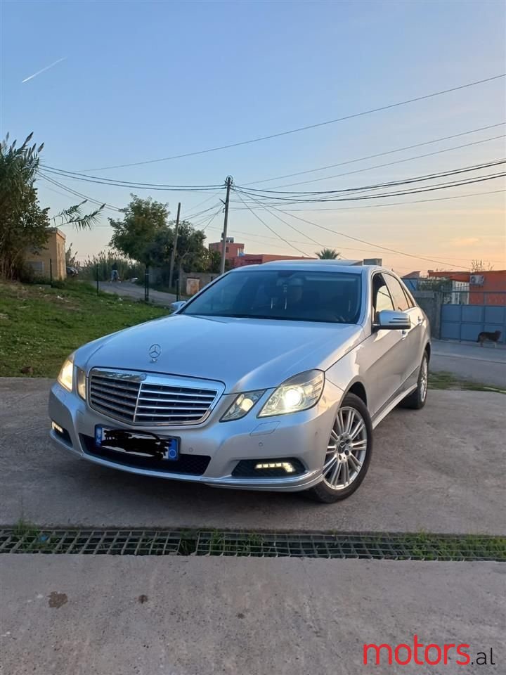 2010' Mercedes-Benz E 300 photo #1