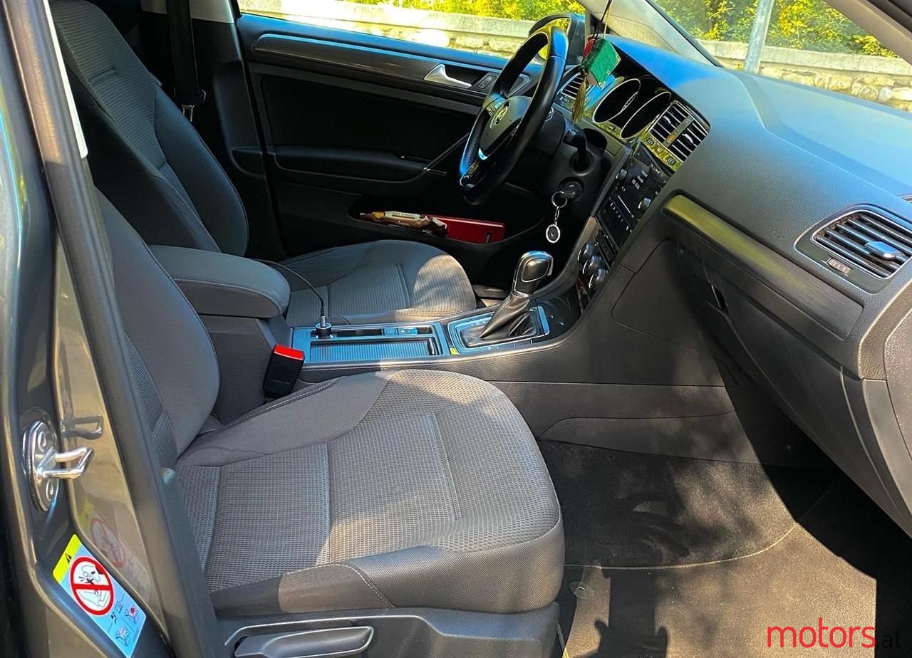 2017' Volkswagen Golf photo #6