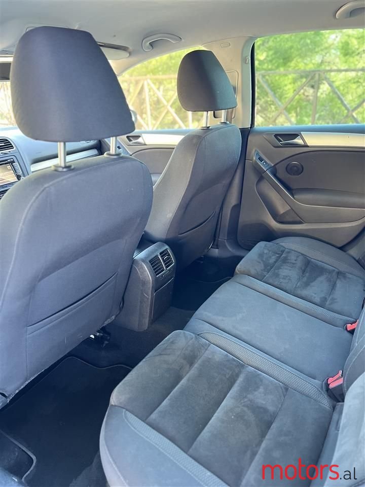 2011' Volkswagen Golf photo #5