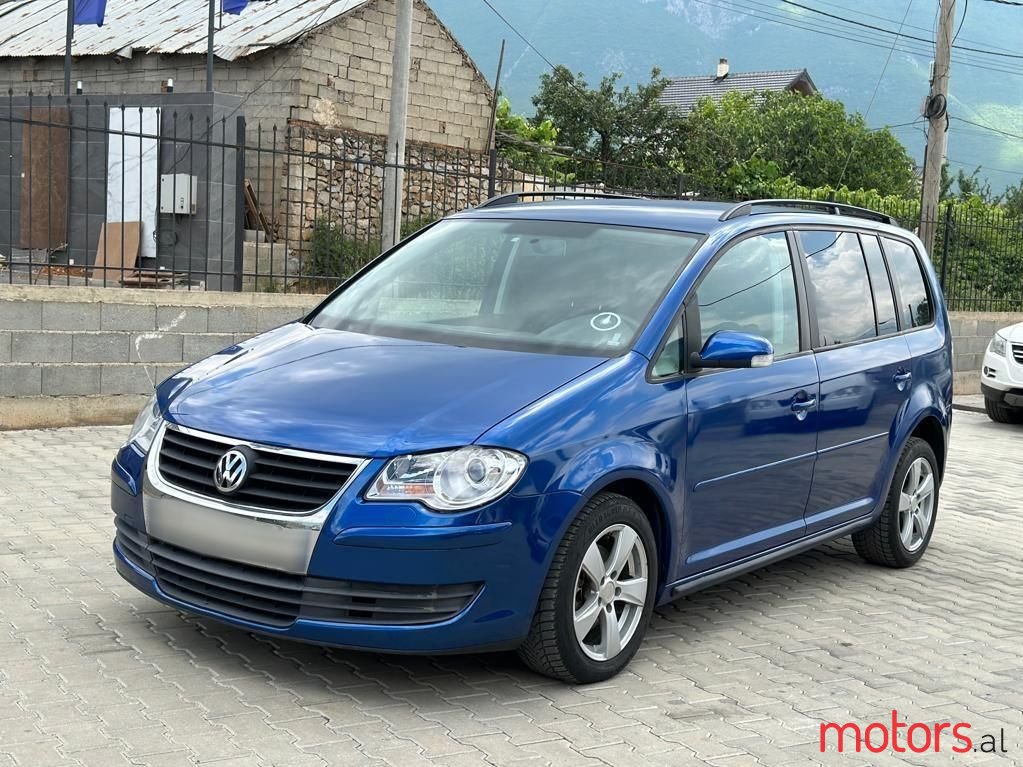 2008' Volkswagen Touran photo #2