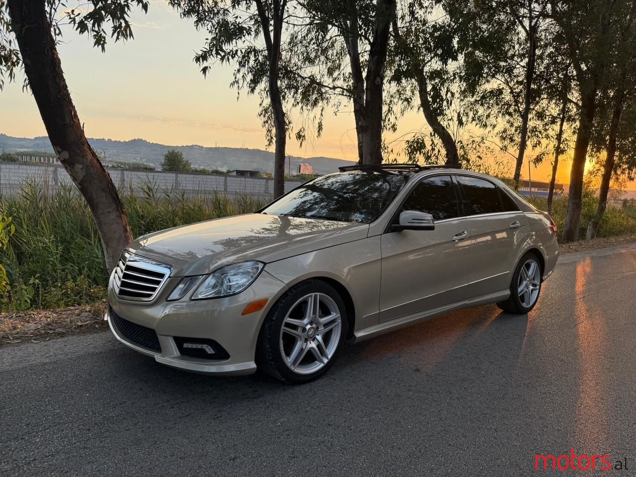 2011' Mercedes-Benz E 350 photo #1