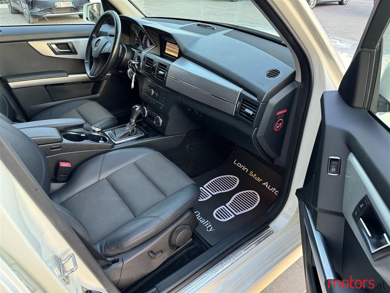 2011' Mercedes-Benz GLK 250 photo #5