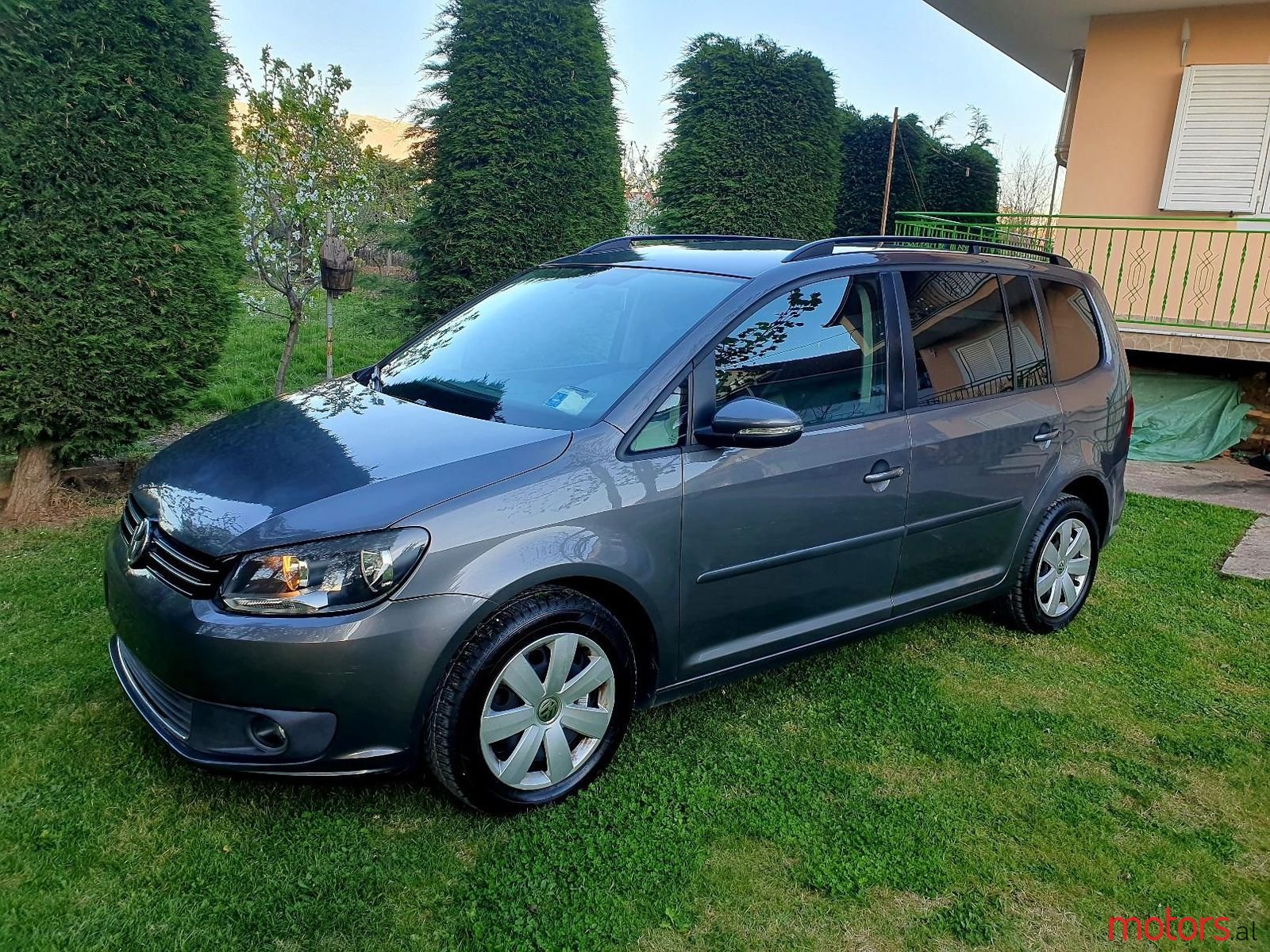 2010' Volkswagen Touran photo #5
