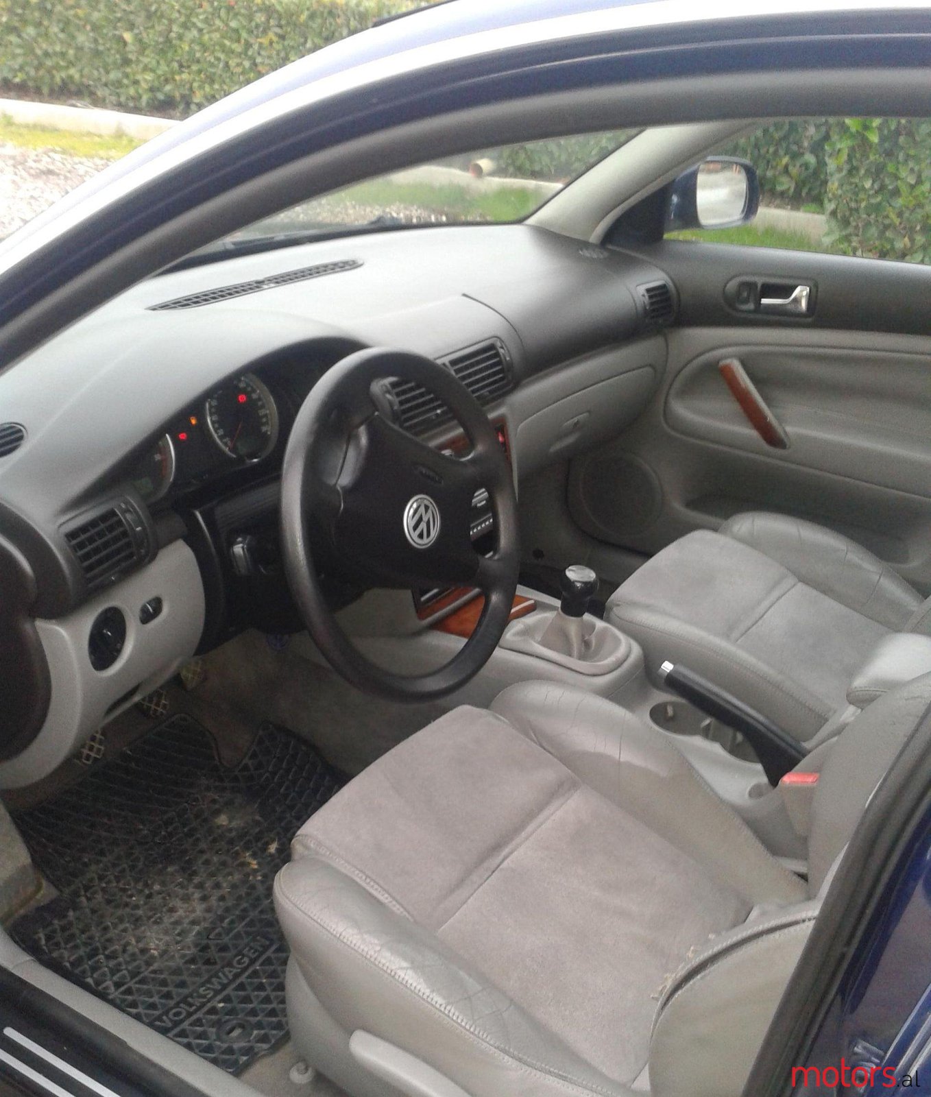 2002' Volkswagen Passat photo #2