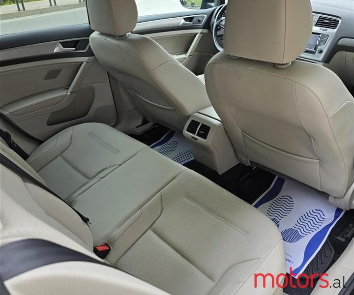 2015' Volkswagen Golf photo #6