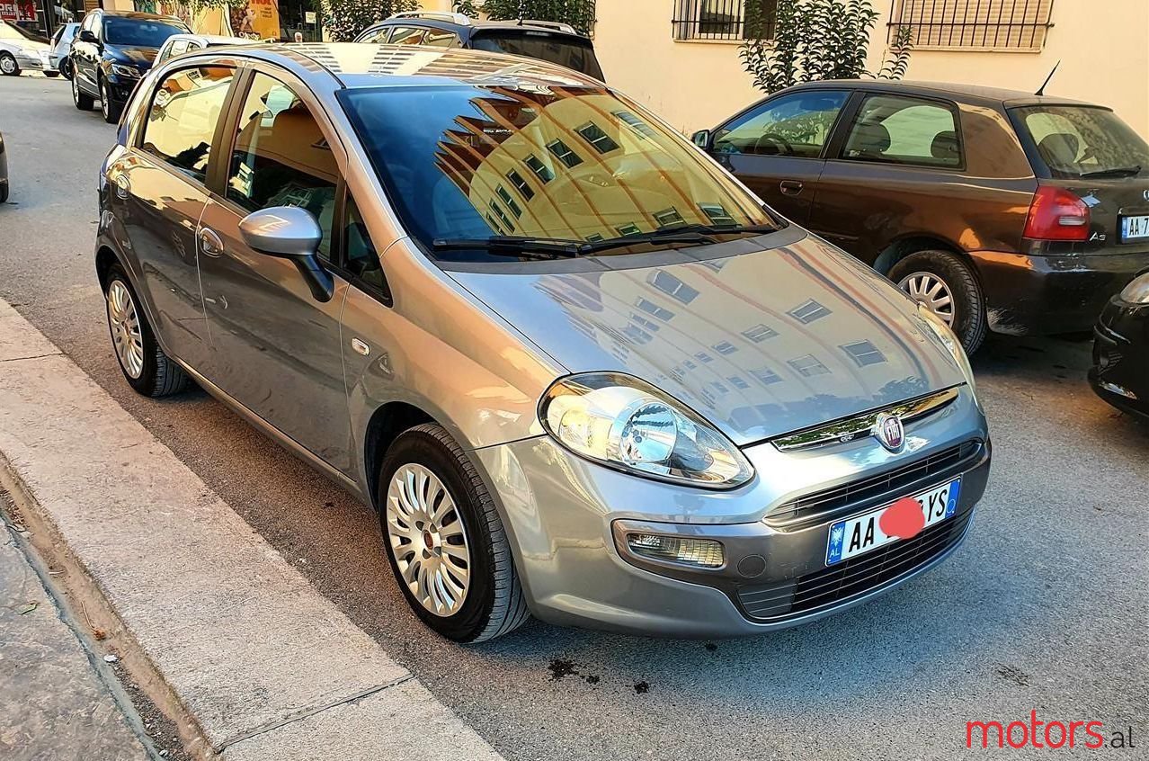 2011' Fiat Punto photo #1
