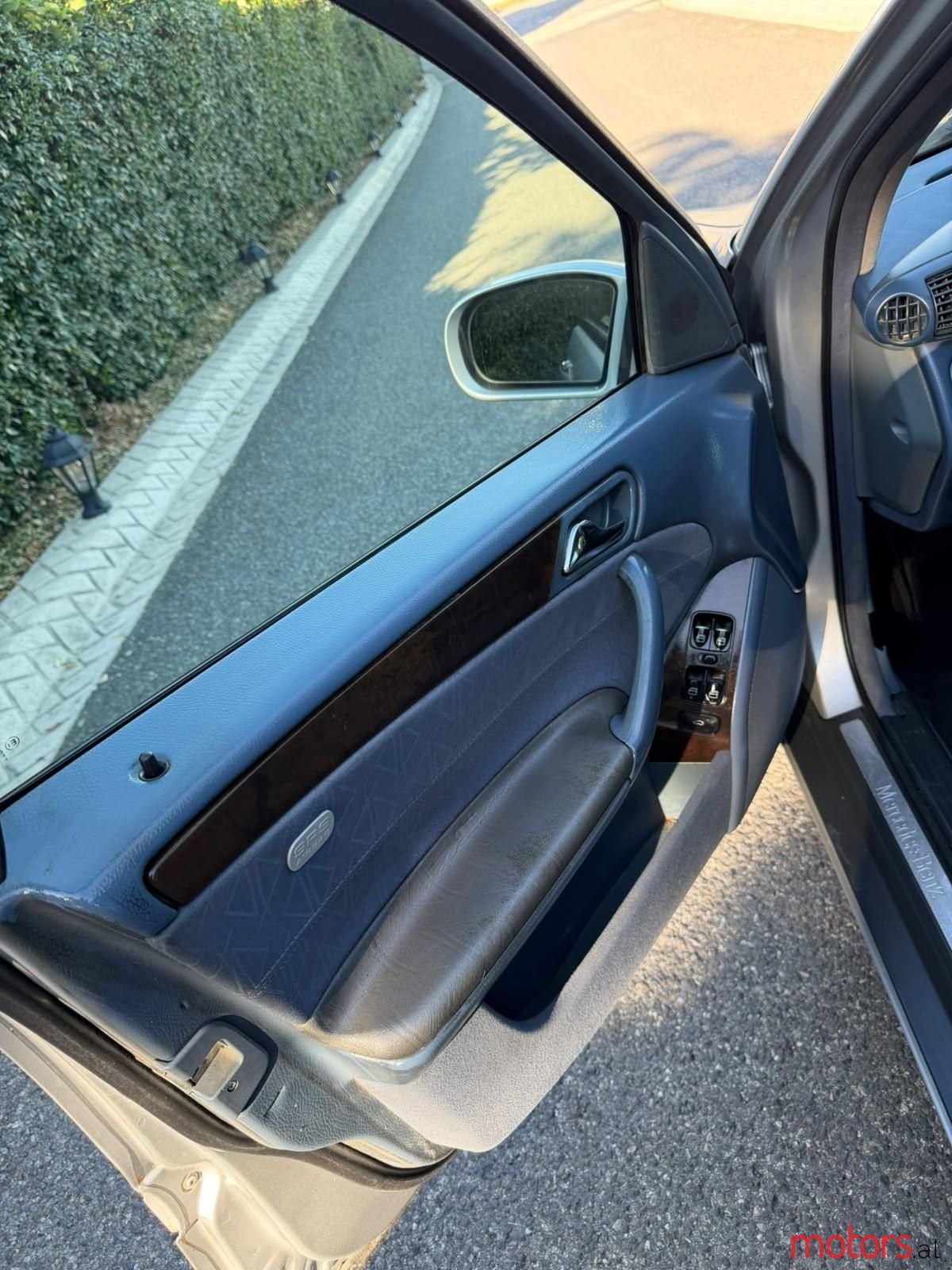 2002' Mercedes-Benz 220 photo #4
