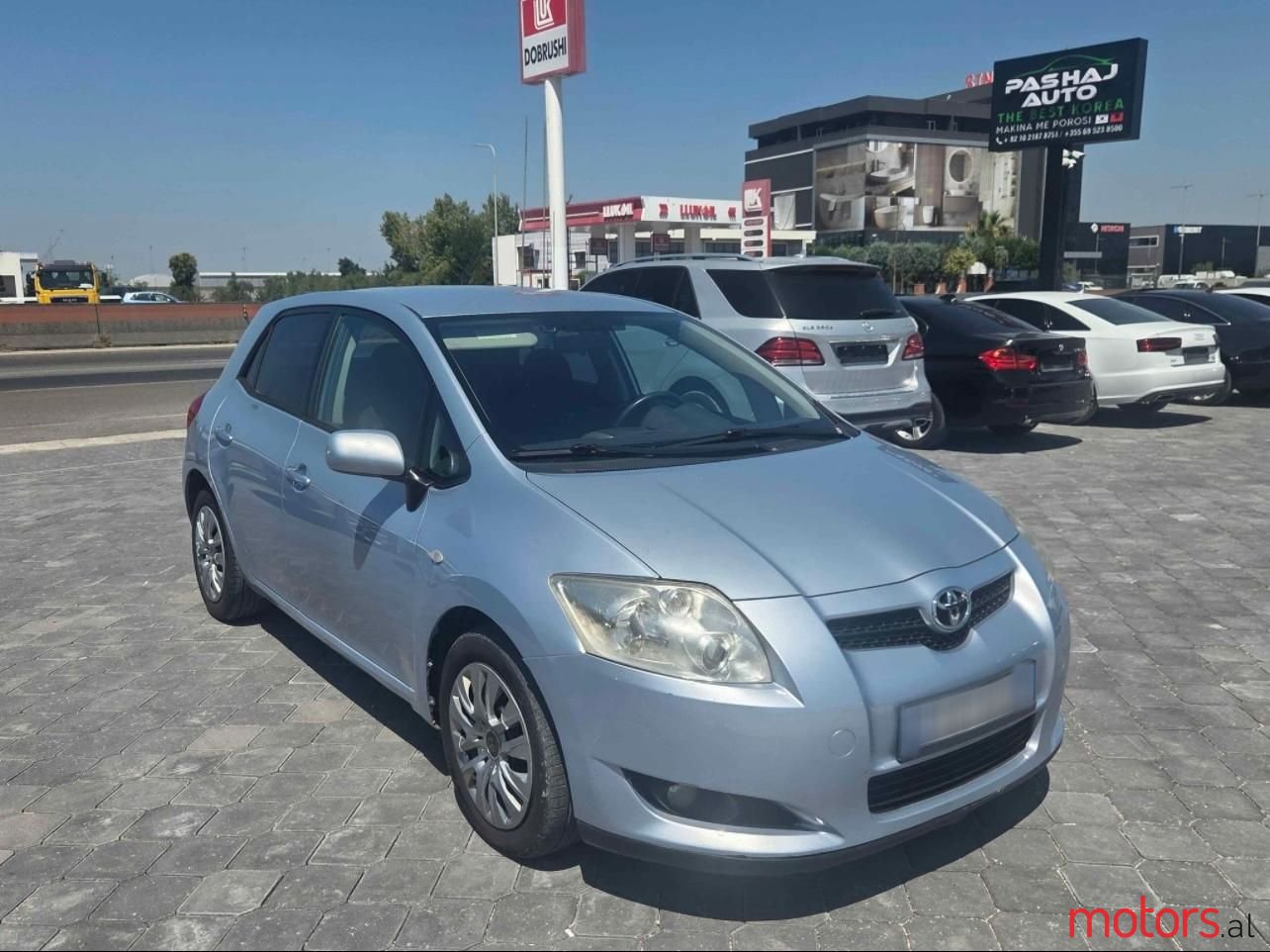 2008' Toyota Auris photo #1