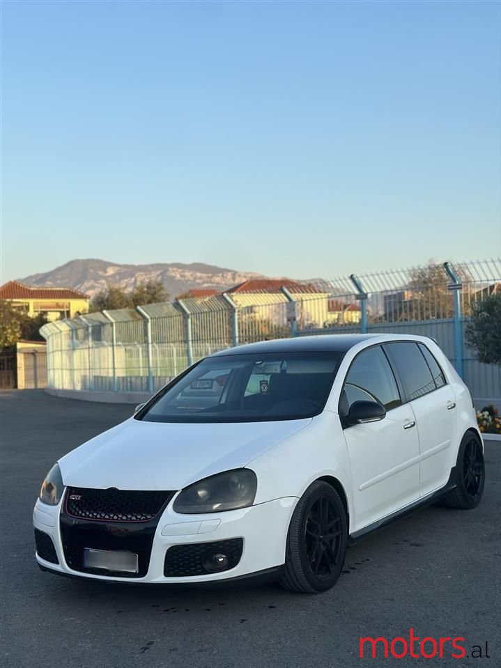 2004' Volkswagen Golf photo #1