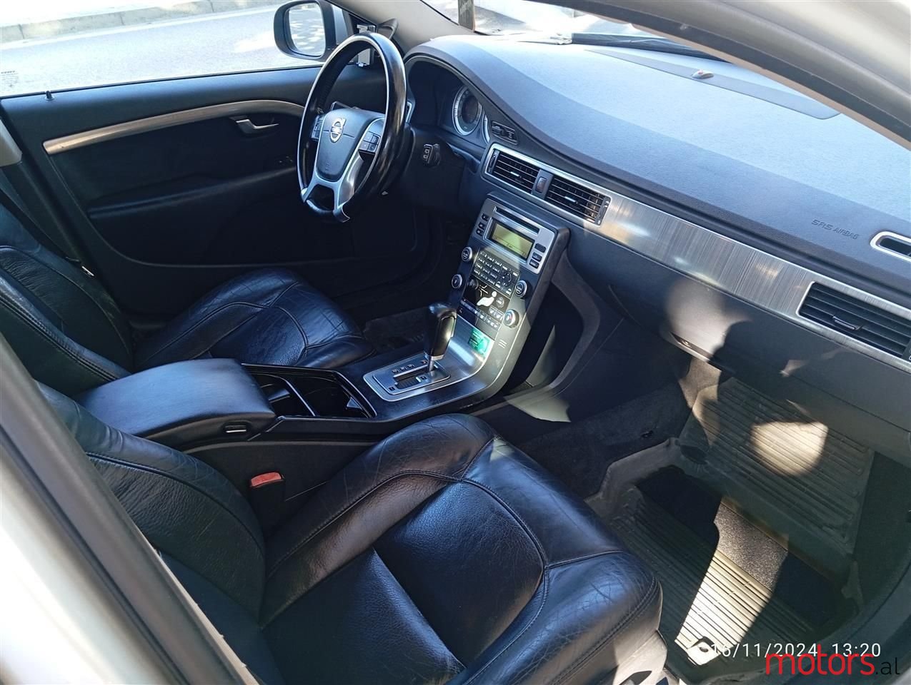 2010' Volvo V70 photo #4