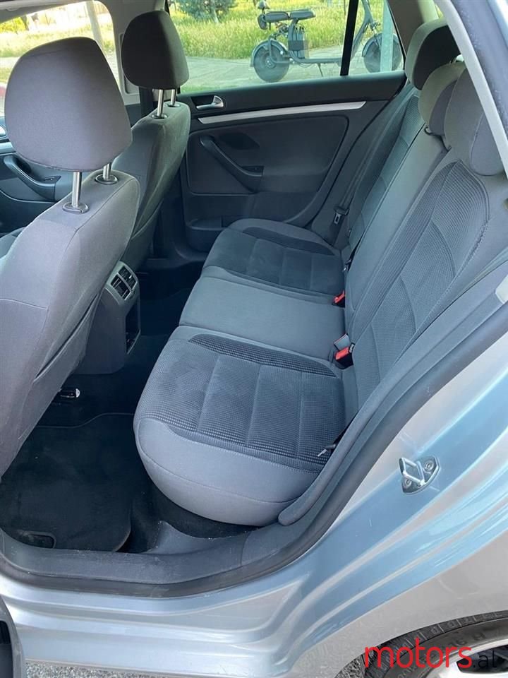 2009' Volkswagen Golf photo #5