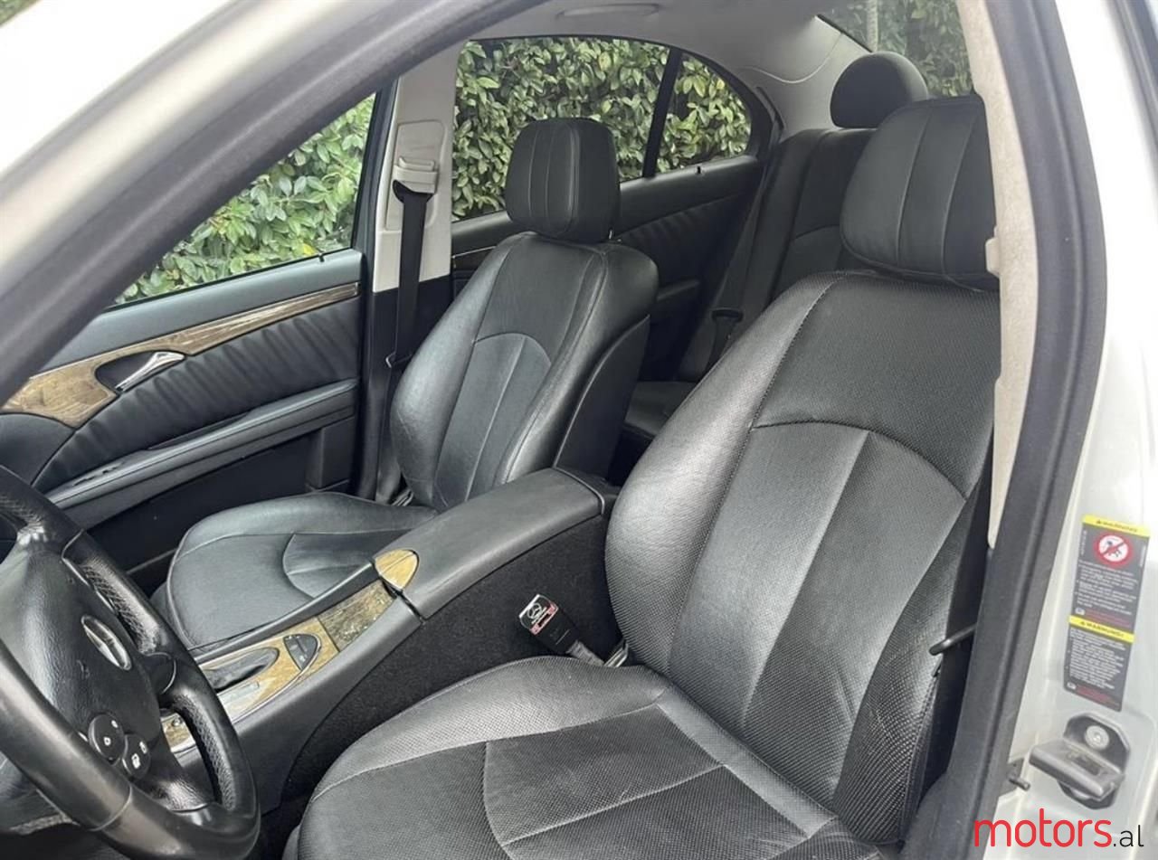 2008' Mercedes-Benz 280 photo #2