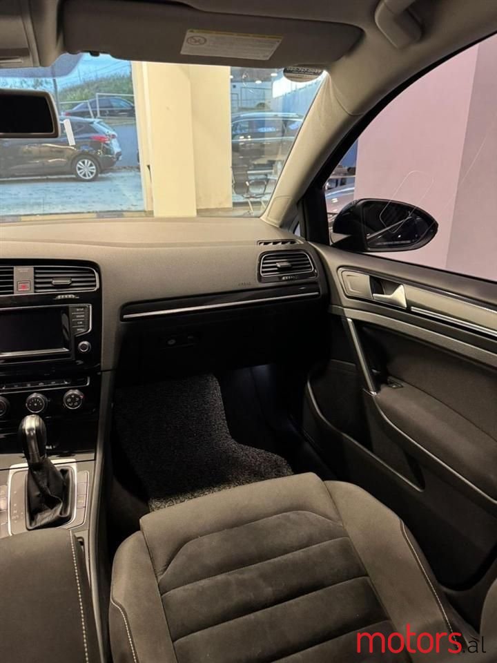 2014' Volkswagen Golf photo #3