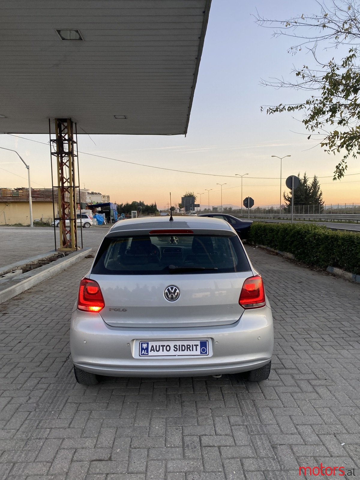 2011' Volkswagen Polo photo #5