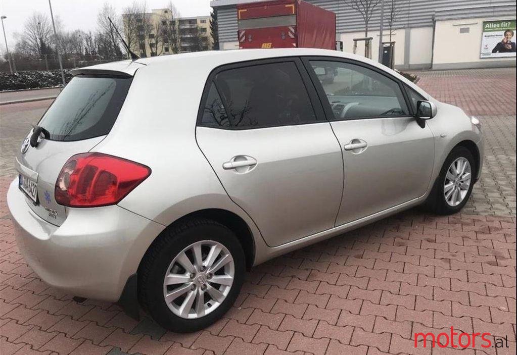 2008' Toyota Auris photo #2