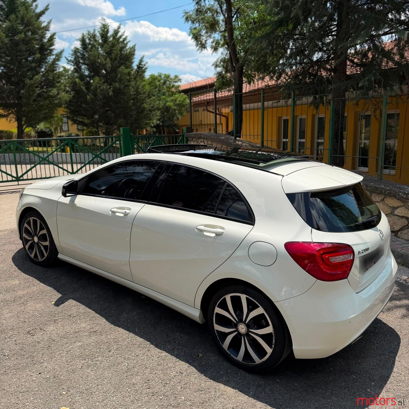 2014' Mercedes-Benz A 200 photo #2