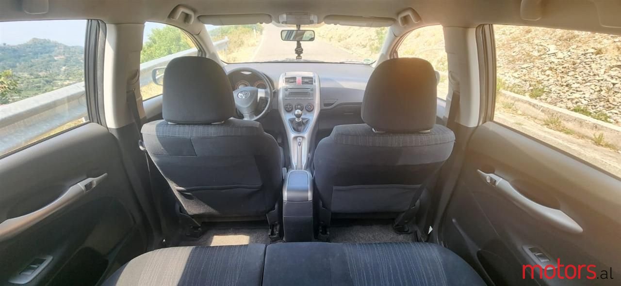 2008' Toyota Auris photo #3