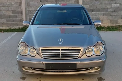 2004' Mercedes-Benz C 180