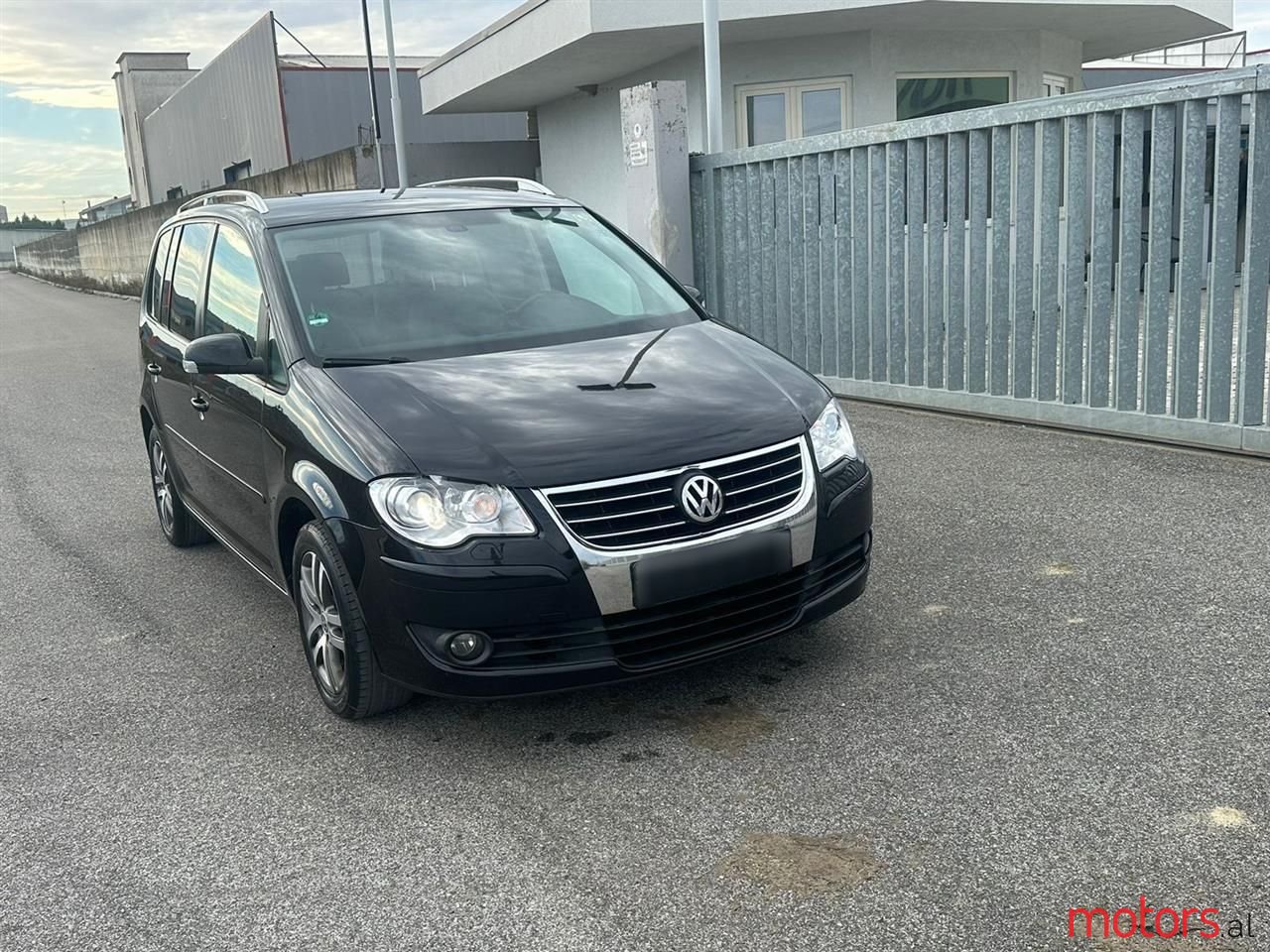 2007' Volkswagen Touran photo #1