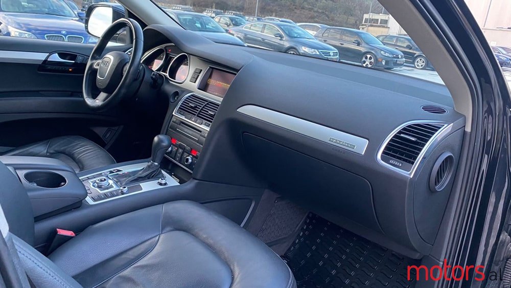 2011' Audi Q7 photo #5