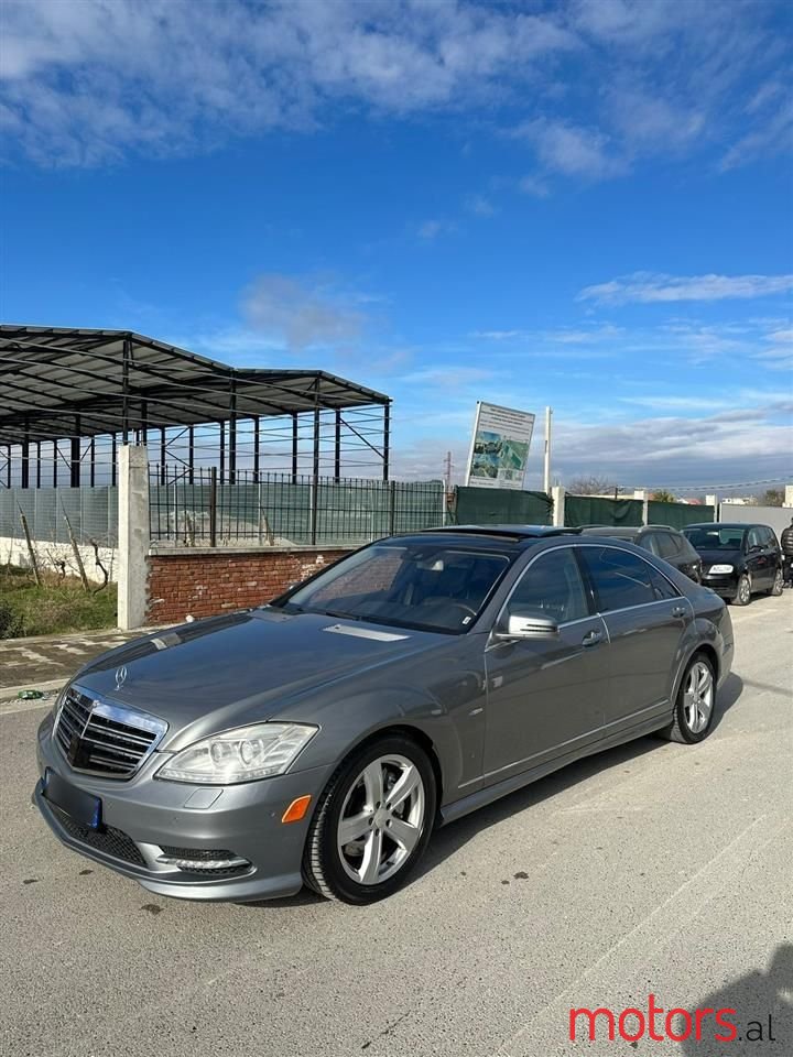 2011' Mercedes-Benz S 400 photo #3