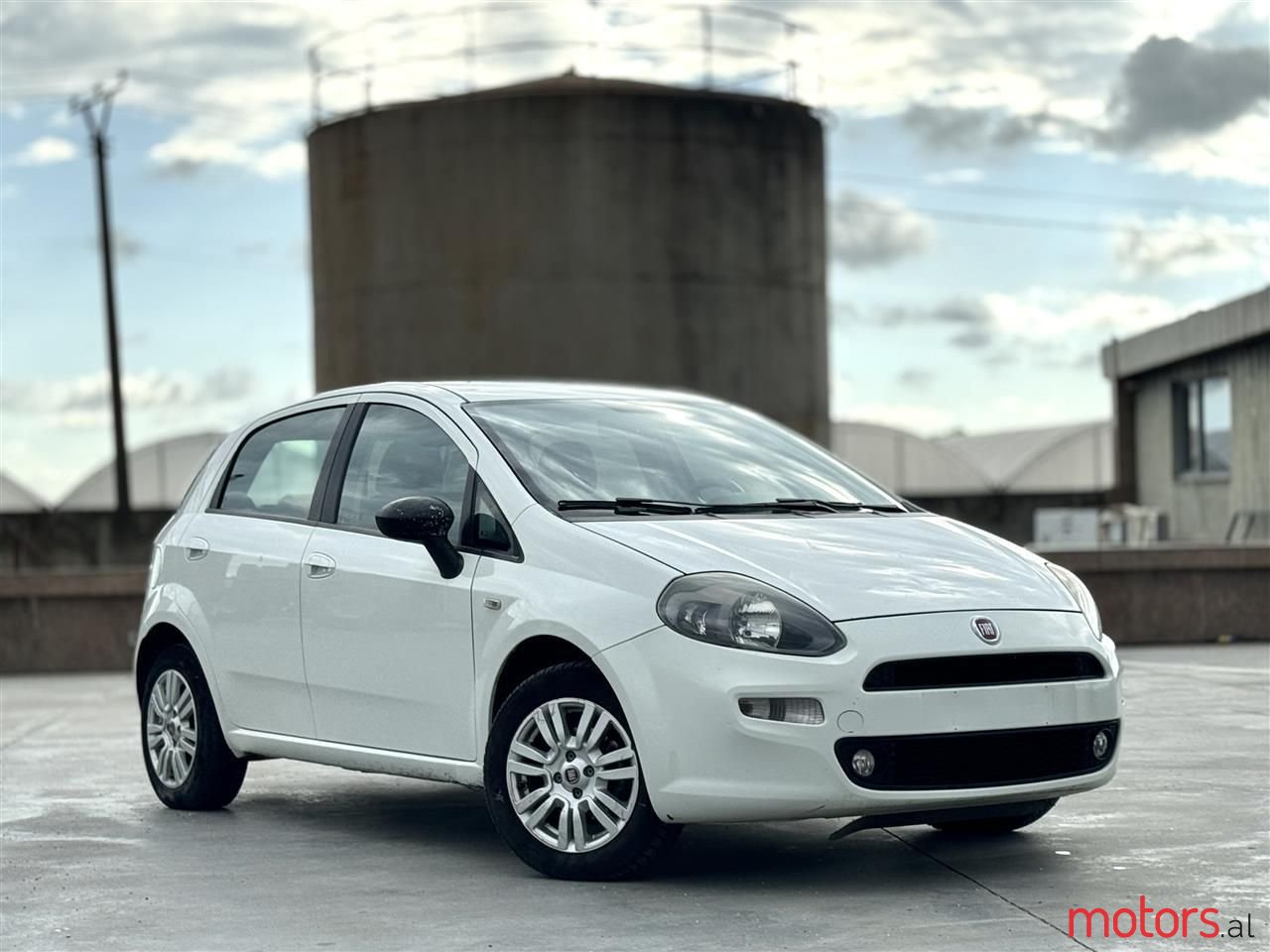 2016' Fiat Punto photo #1