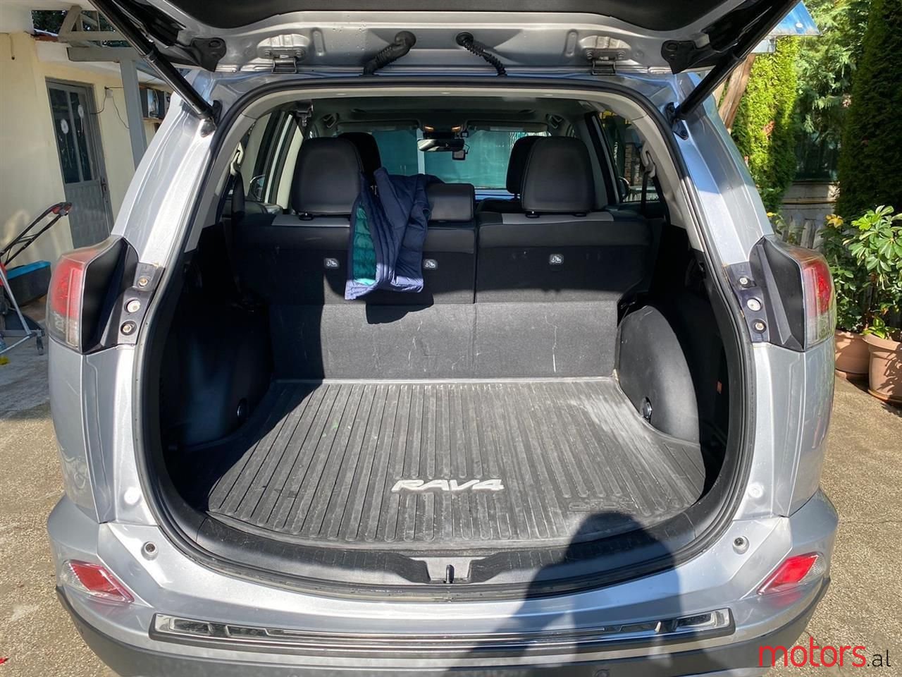 2018' Toyota RAV4 photo #4