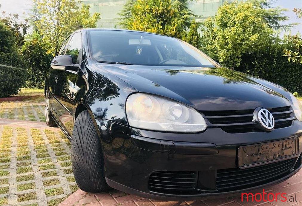 2004' Volkswagen Golf photo #2