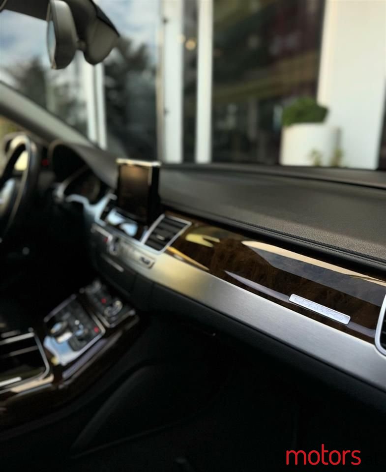2014' Audi A8 photo #3