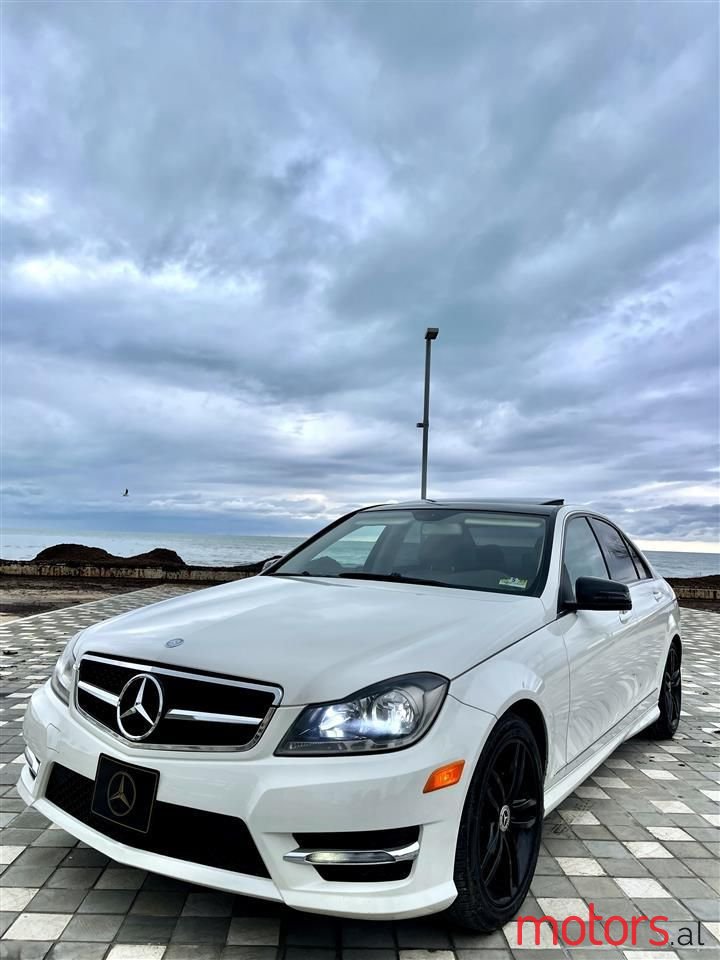 2012' Mercedes-Benz C 300 photo #1