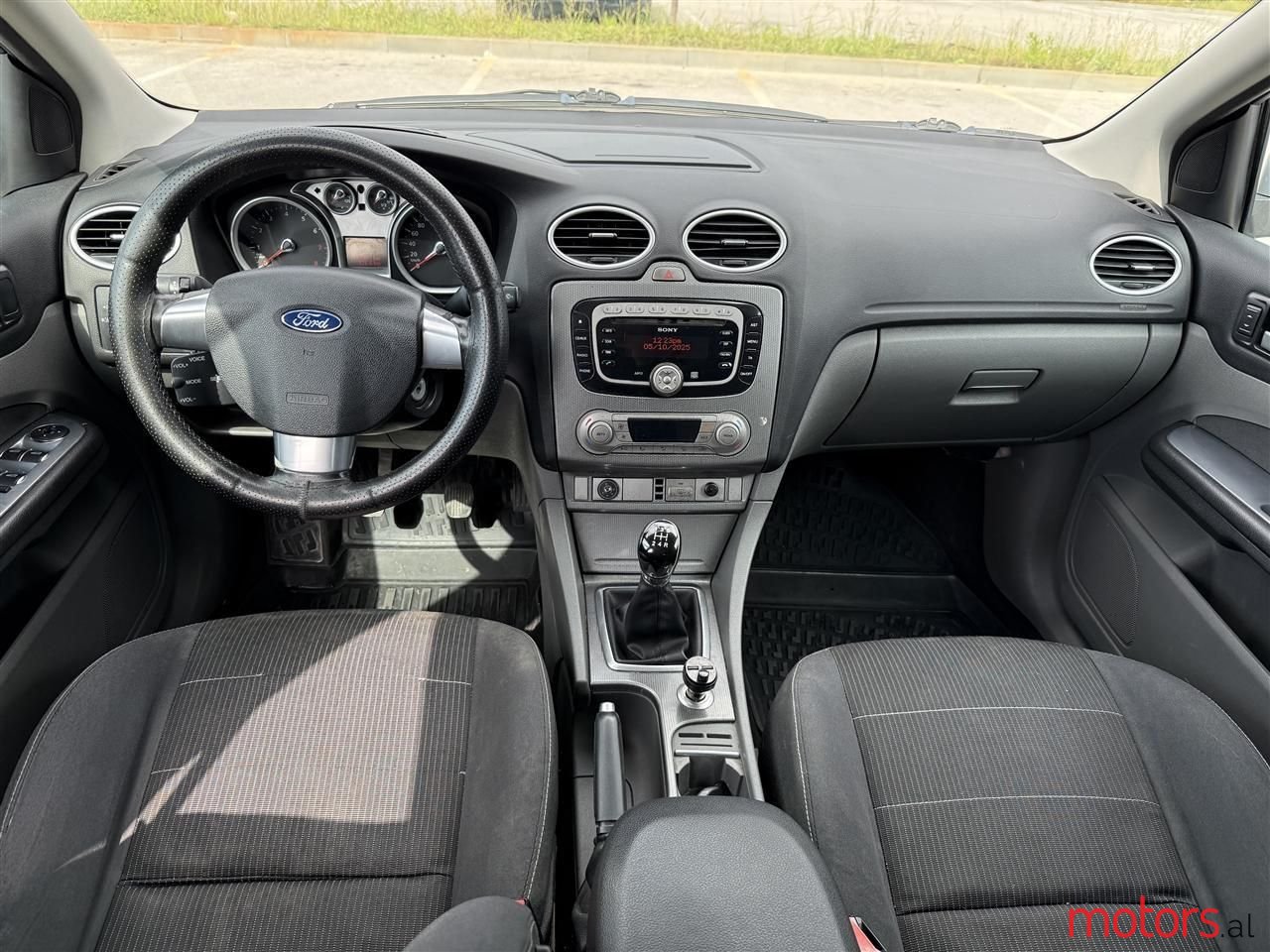 2010' Ford Focus photo #2