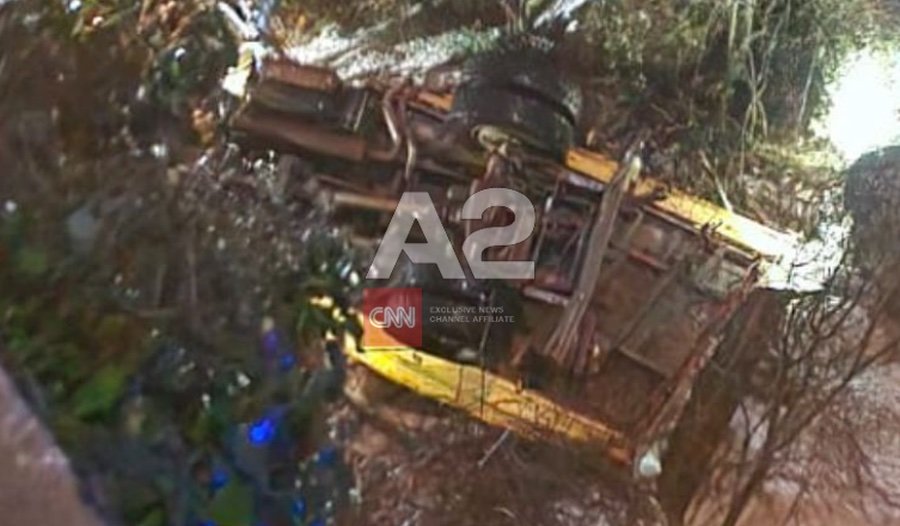 Furgoni del nga rruga, aksident me pasojë vdekjen në Tepelenë