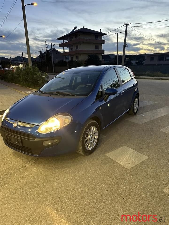 2011' Fiat Punto Evo photo #3