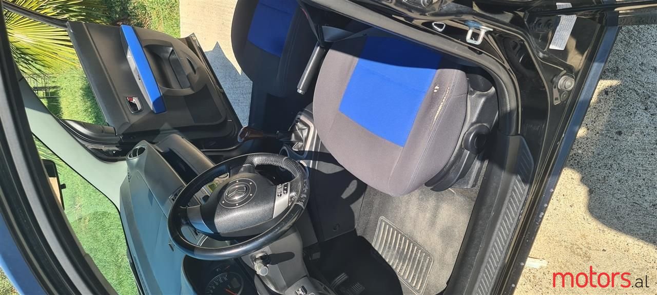 2004' Mazda 2 photo #3