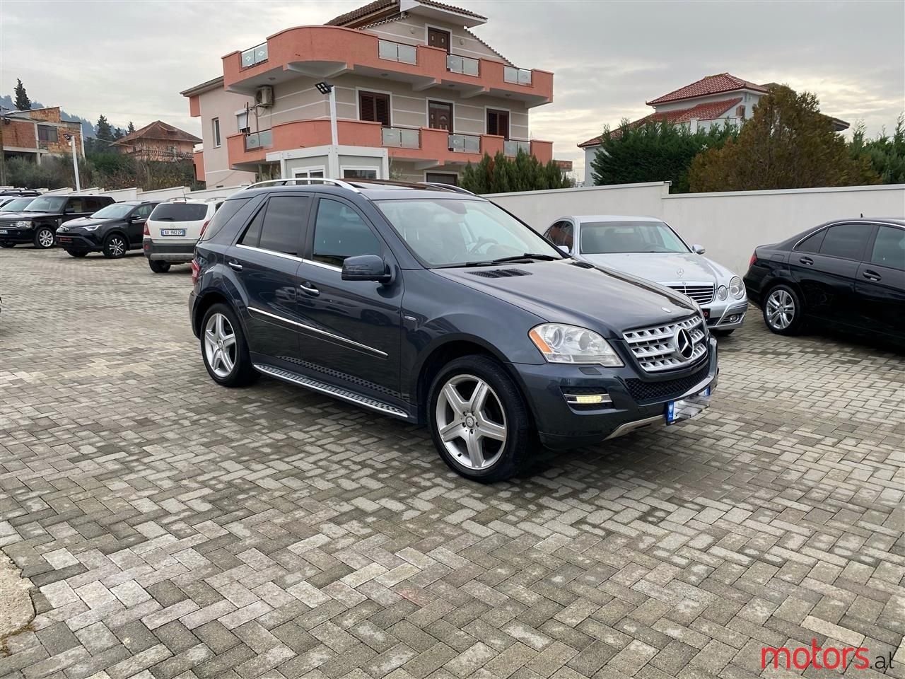 2011' Mercedes-Benz ML 350 photo #2
