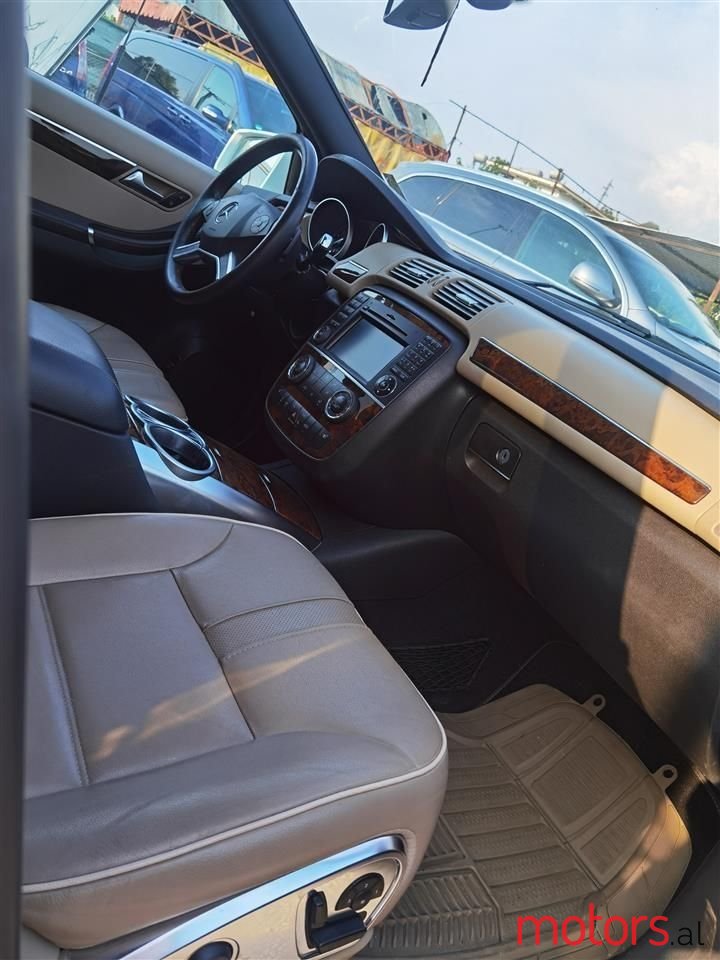 2012' Mercedes-Benz 320 photo #5